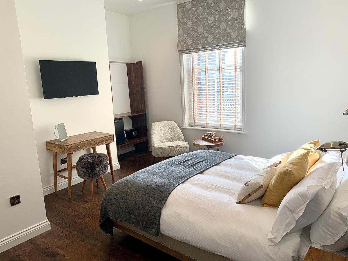 Upstairs At 33 - Self Check In Boutique Accommodation In Worcester Centre Exterior photo