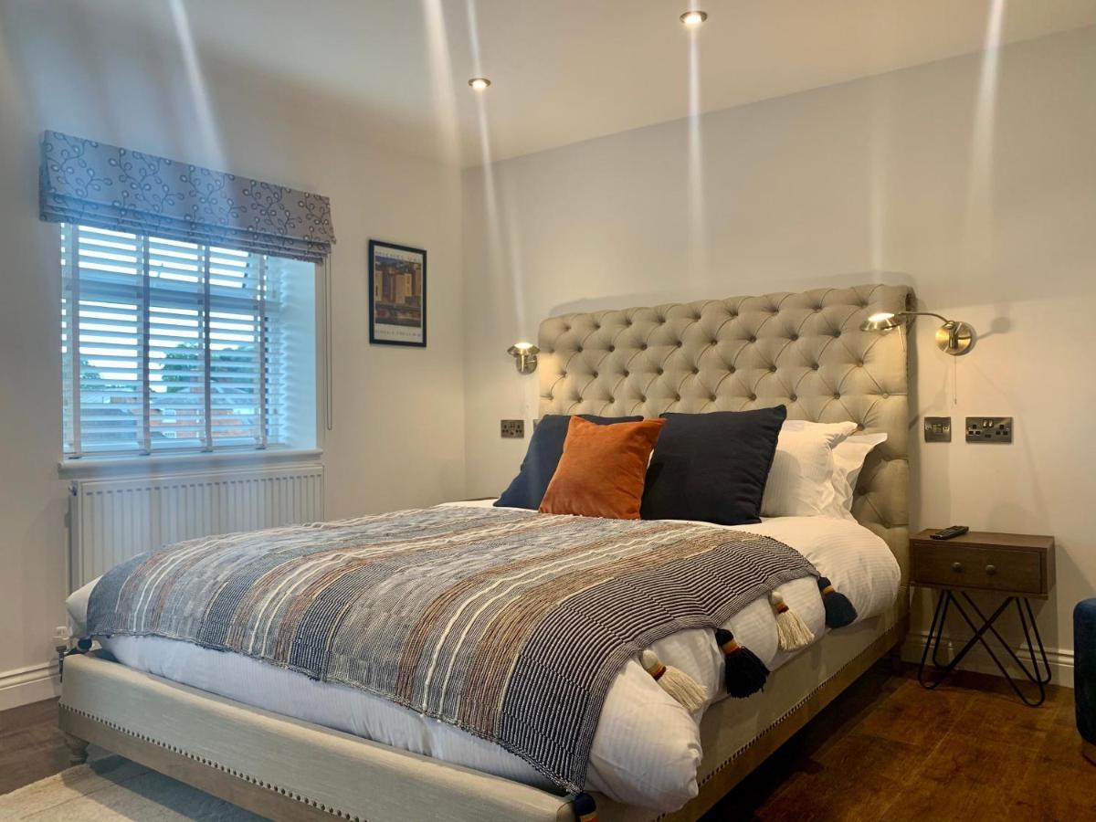 Upstairs At 33 - Self Check In Boutique Accommodation In Worcester Centre Exterior photo