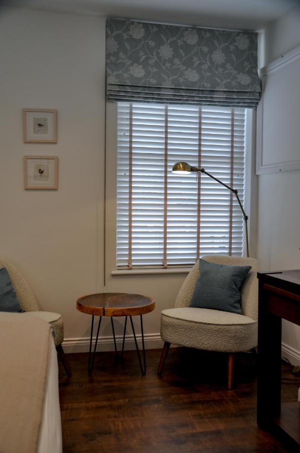 Upstairs At 33 - Self Check In Boutique Accommodation In Worcester Centre Exterior photo
