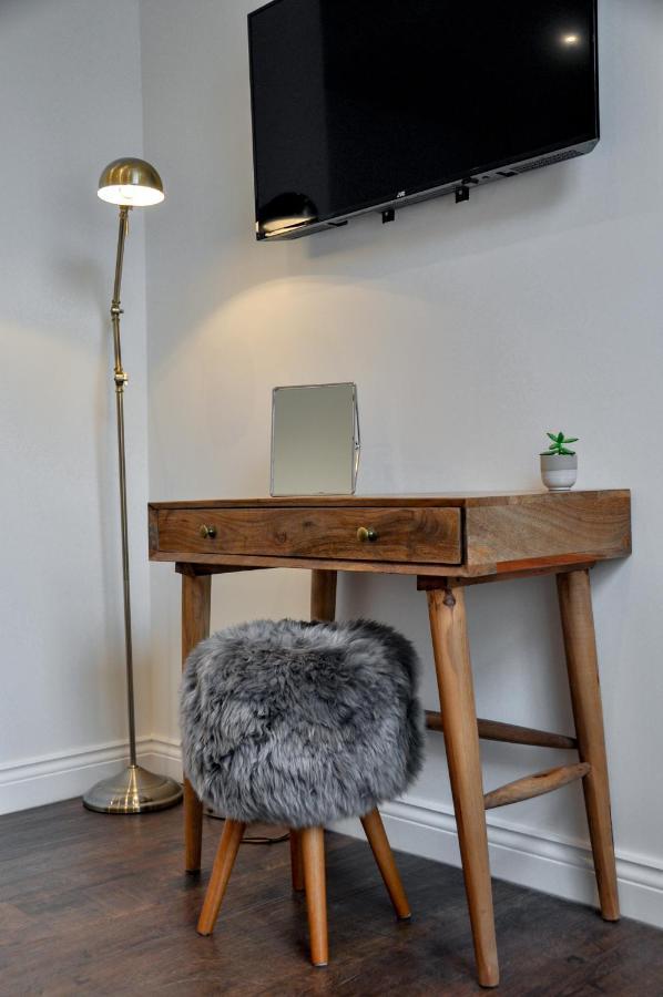 Upstairs At 33 - Self Check In Boutique Accommodation In Worcester Centre Exterior photo