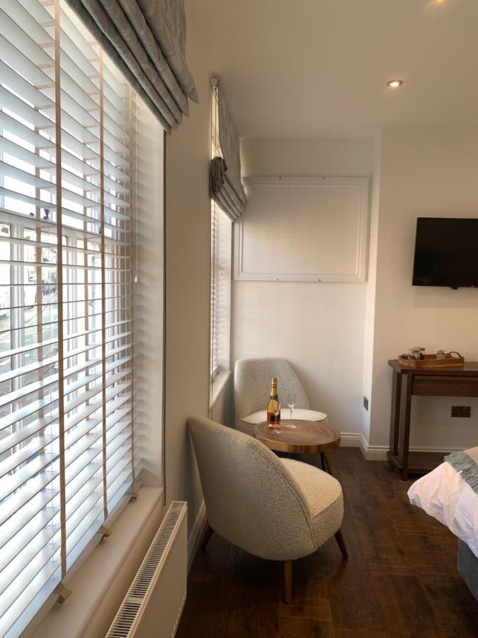 Upstairs At 33 - Self Check In Boutique Accommodation In Worcester Centre Exterior photo
